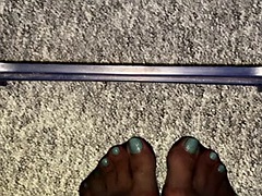 Leela cums on her feet and on her beautiful blue nail polish